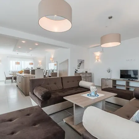 Awesome Home In Debeljak With Kitchen *