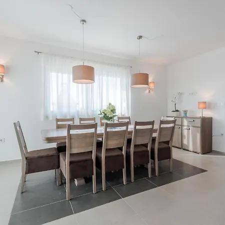 Awesome Home In Debeljak With Kitchen *