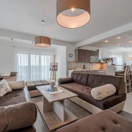 Awesome Home In Debeljak With Kitchen Holiday home Debeljak