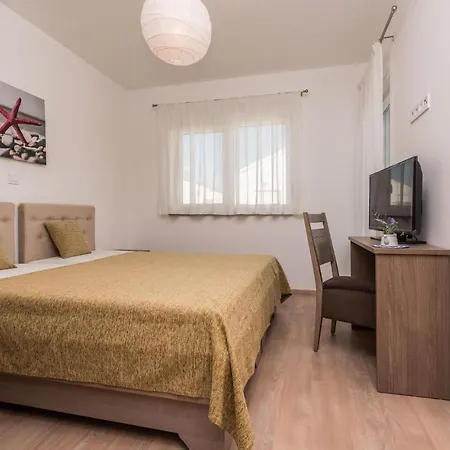 Awesome Home In Debeljak With Kitchen *