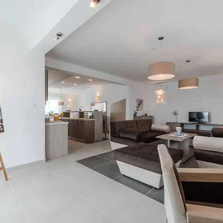 Awesome Home In Debeljak With Kitchen